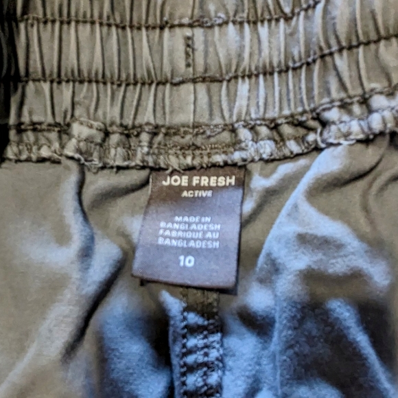 Joe Fresh ladies size 10 EUC grey cargo style capris - Picture 2 of 9